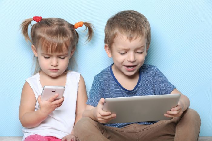 Pantallas digitales en niños